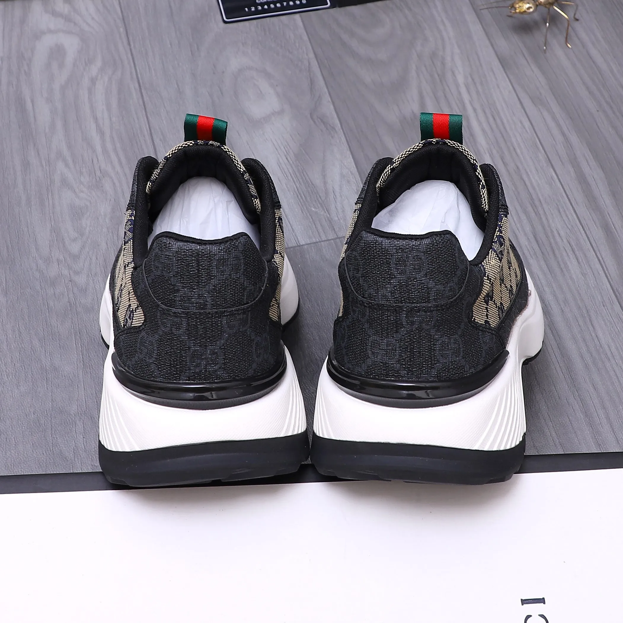 Men's shoes 💰460 Product trademark: GUCCI "Gucci" casual shoes Regular size: 38-44 (45 is custom-made and non-returnable) Product materials: Selected cowhide stitching breathable woven upper, breathable mesh lining, rubber outsole
